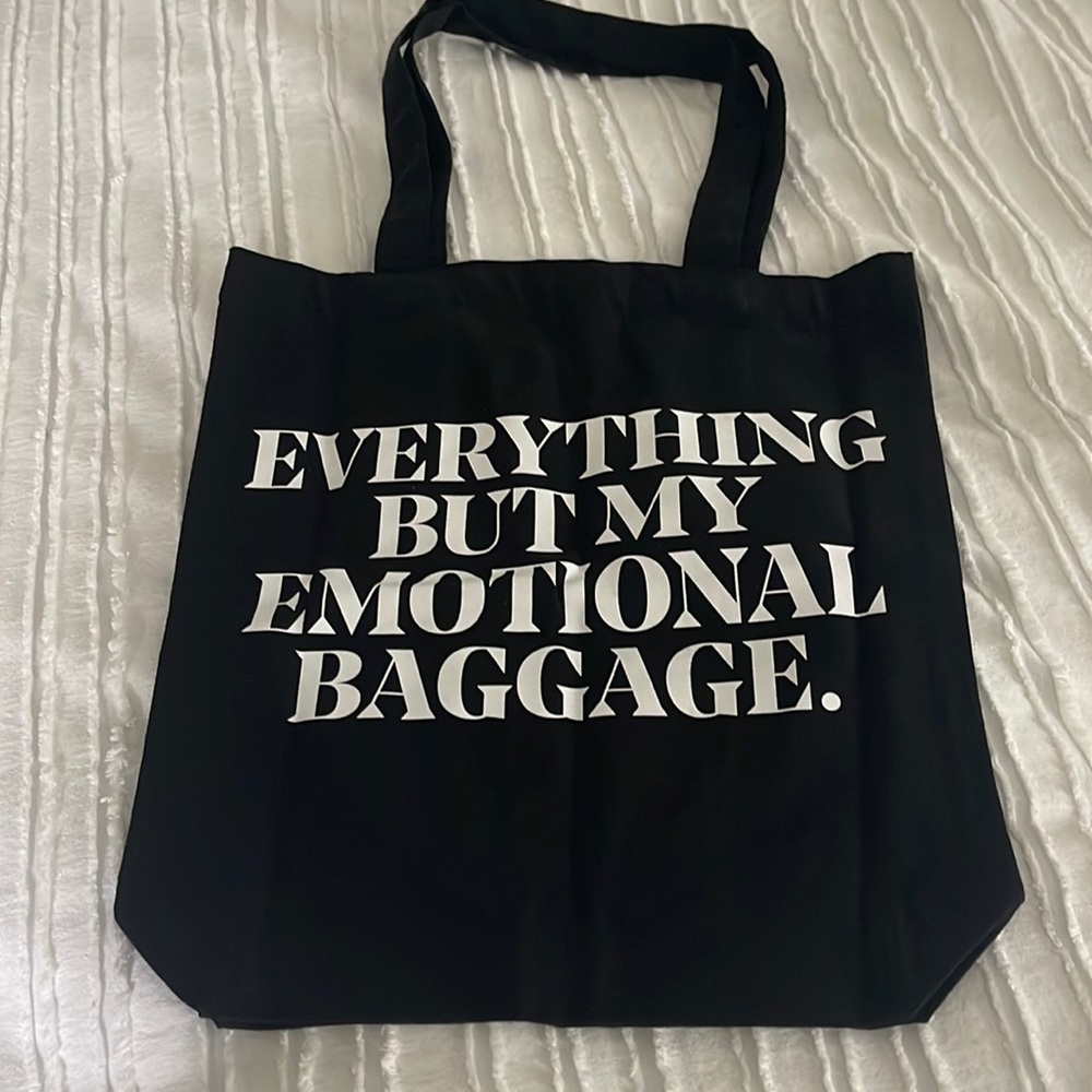 IL Makiage Tote Bag. Black. One Size.
